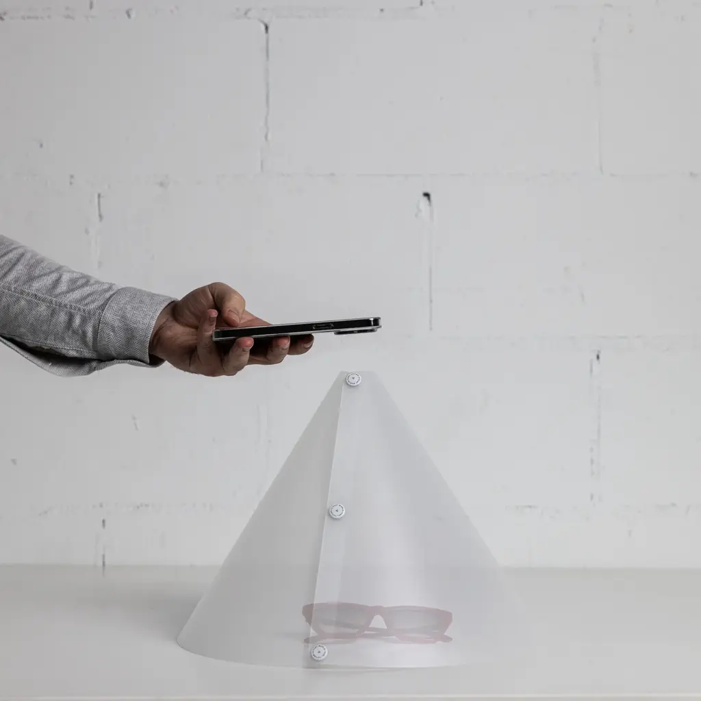 V Flat Light Cone X Karl Taylor Phone