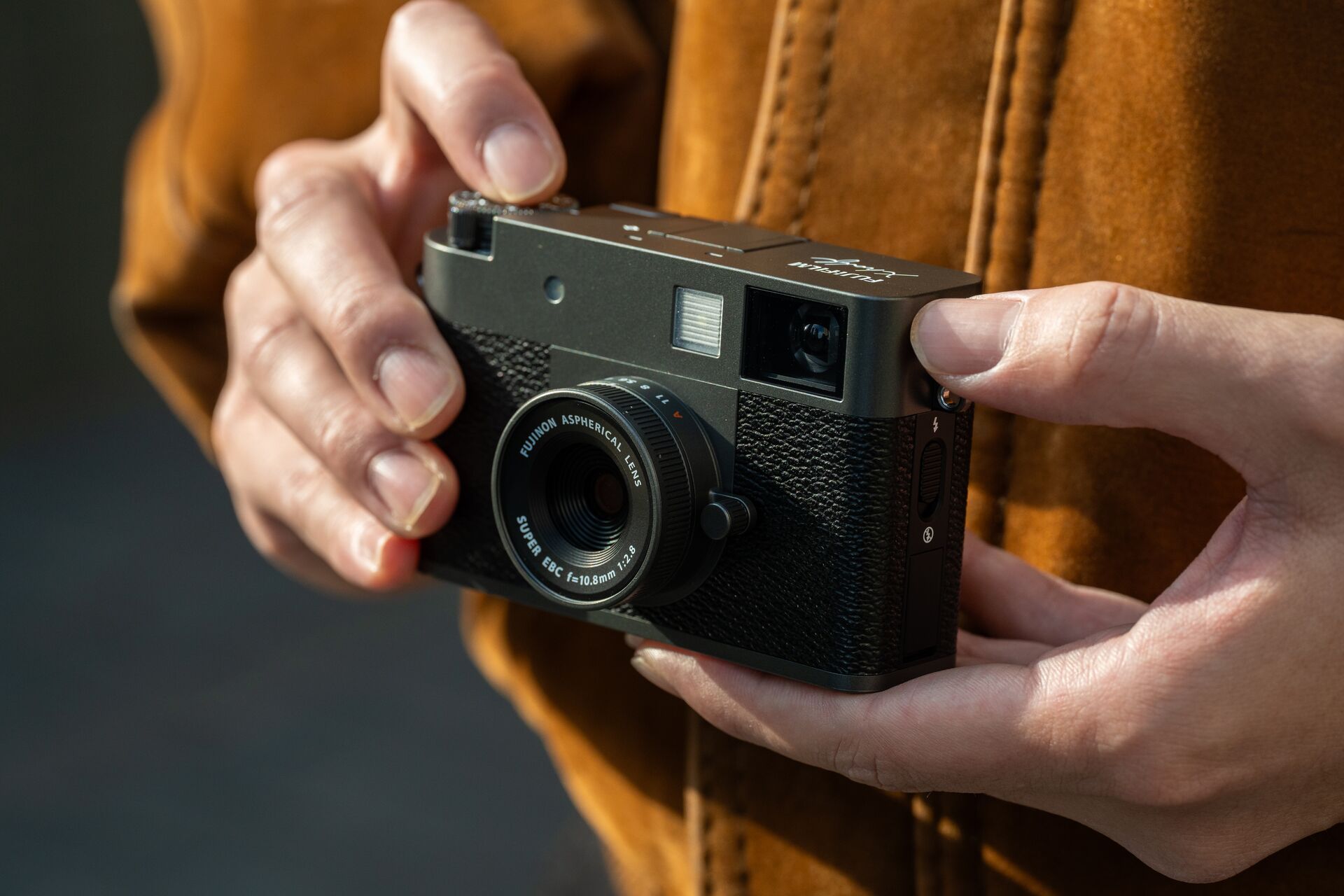 Fujifilm X X Half Body Black