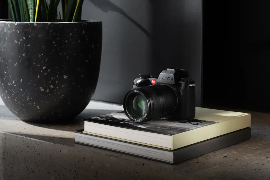 Leica Vario Elmarit Sl 28 70mm F 2 8 Asph Black Lens