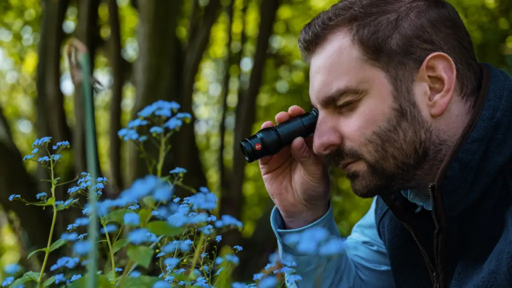 Compact Binoculars