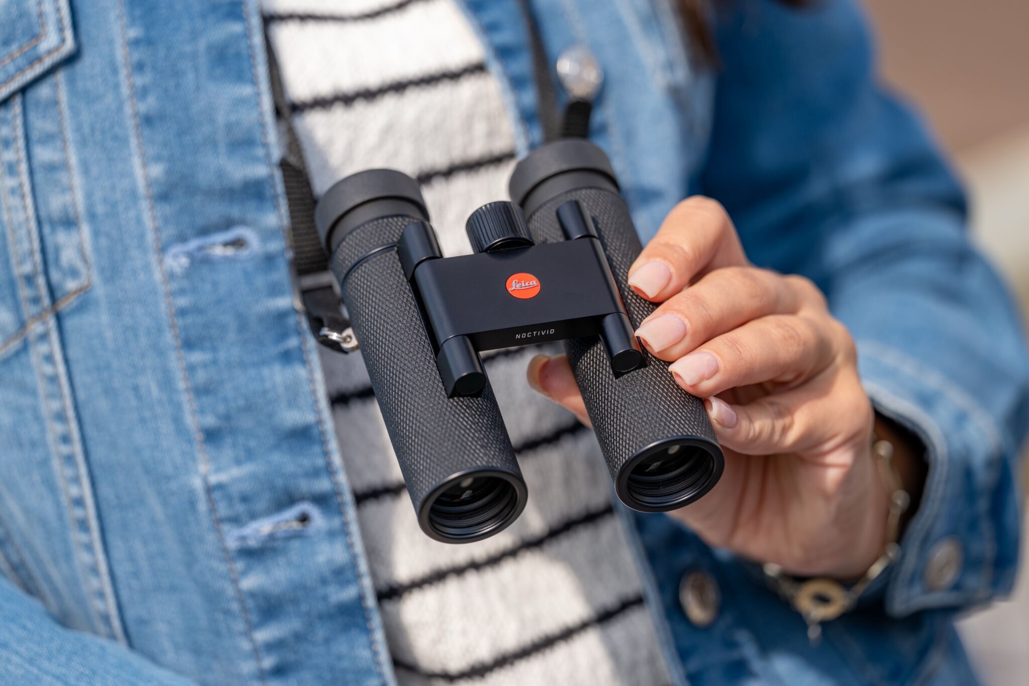 Leica Noctivid Compact 8×25 Black Leather Compact Binoculars